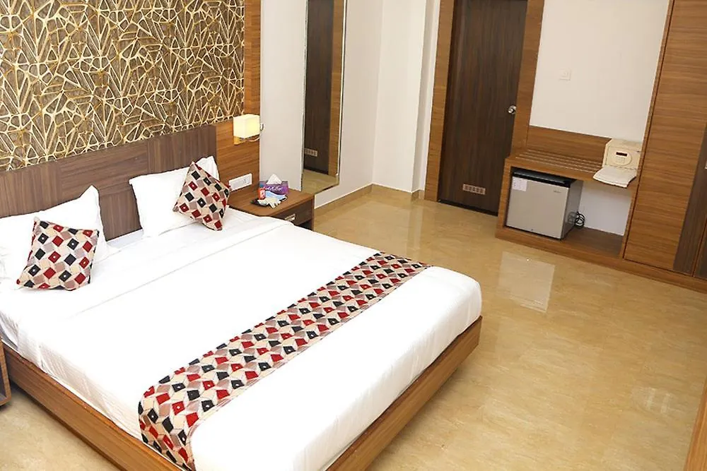 Vkj International Hotel Perumpāvūr