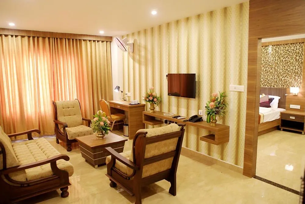 Vkj International Hotel Perumpāvūr